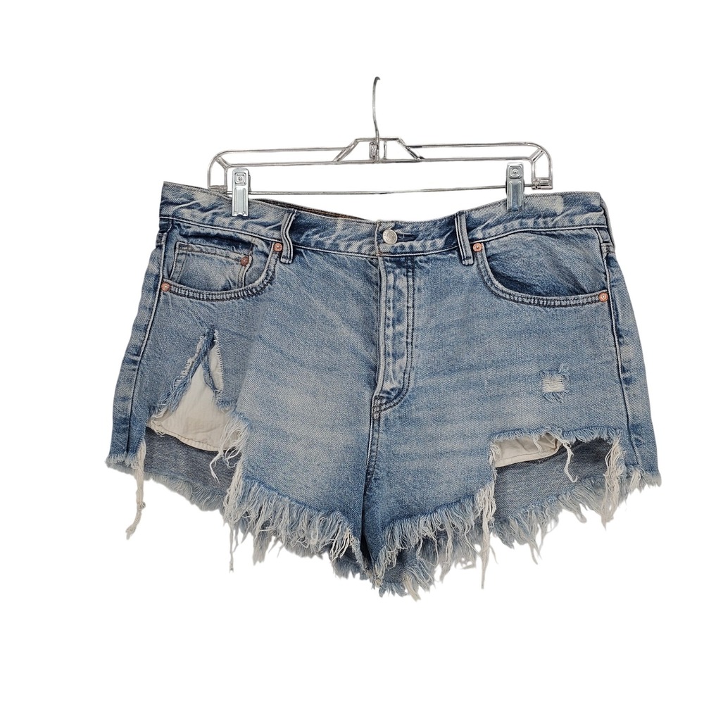 We The Free Loving Good Vibration Shorts 32 Light Wash Thrashed Boho Festival